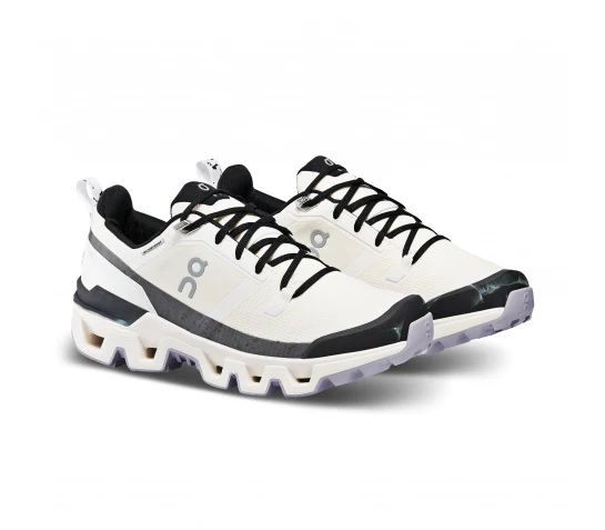 ON Cloudwander Waterproof W white/black shoes