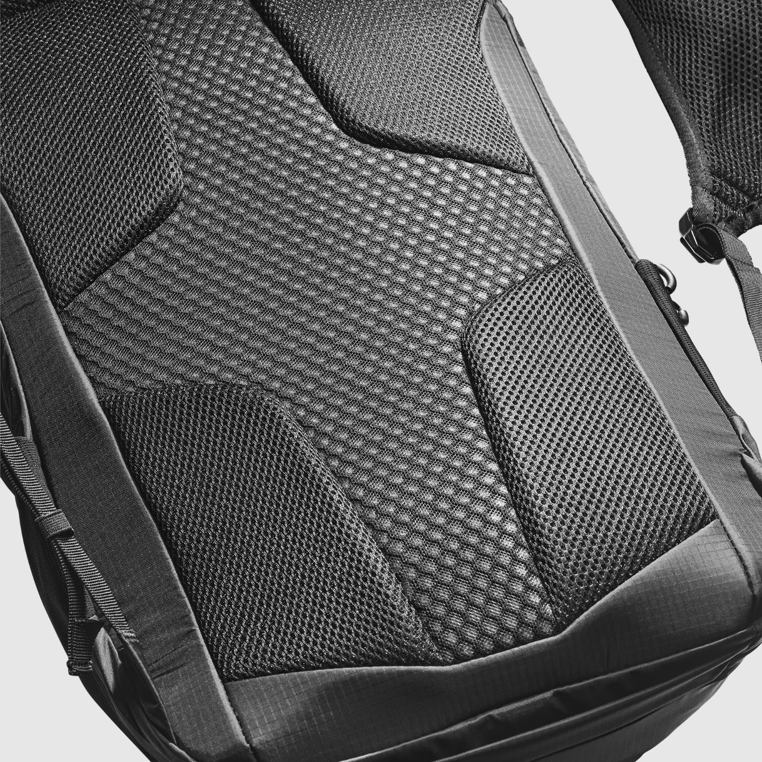 SALOMON XT 25 black backpack - Image 5